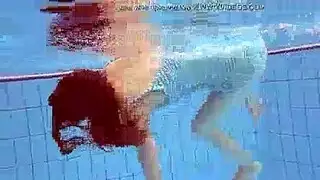 ثلاثية سحاقية مثيرة مع العاب ذاتية وعرايس