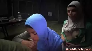 بنات قاعد يتمحنون