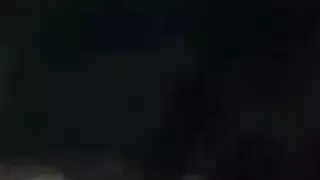 عاهرة سمراء تتوسل لقضيب زوجها الكبير في مهبلها الضيق