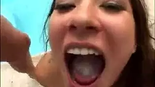 صديقة أوروبية تأكل فتى غريب ويمارس الجنس مع المكسرات
