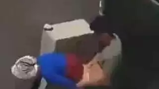 فلم انجلينا وايت وهي مستخبيه فى مخزن