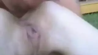 جنس علني جامد: صديقة تبلع السائل المنوي بعد مضاجعة في الخارج