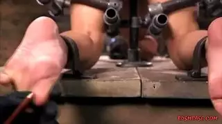 أسلوب السرير: تعليم المتدربة الجنس الفموي والشرجي