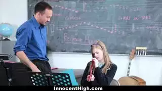 المتحول جنسيا تنورة قصيرة مدرب حافلة ركاب