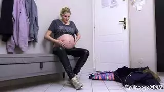 حامل ومتلهفة لجنس إباحي عنيف
